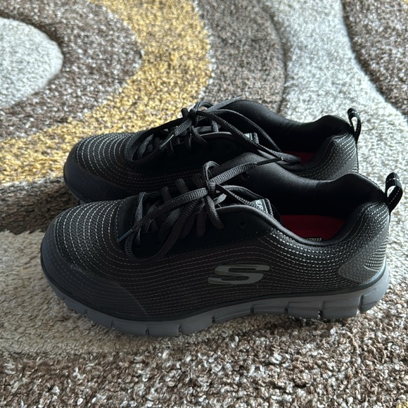 Sketchers Alloy toe/ slip resistant/air cooled memory form - Picture 3 of 4